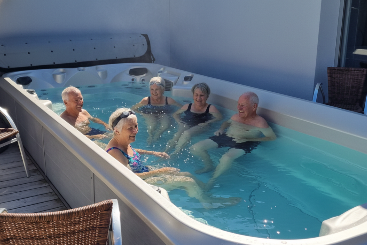 Espace bien-être privatif avec sauna et hammam, calme et disponible pour les retraités séjournant en semaine.